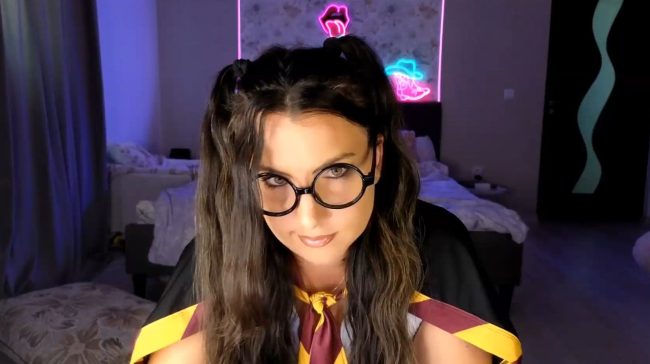 Mellisaangel Shows Off Her Hogwarts Style
