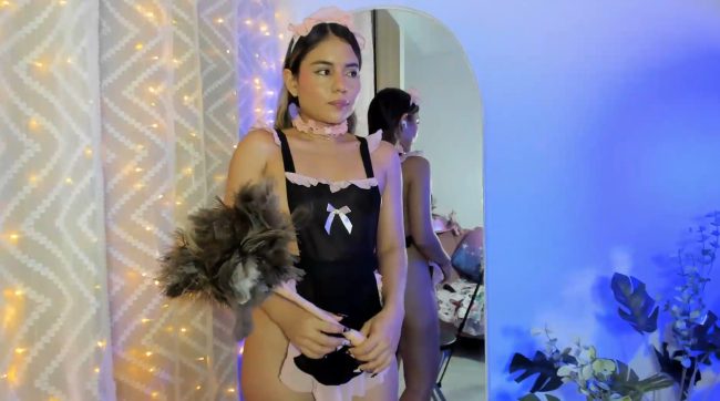 Cute Maid Xoxo_danna Is Doing Some Dusting Up