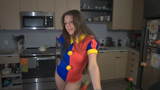 Cosplay Roulette With LillyRayne's Pomni