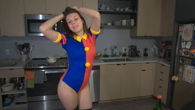 Cosplay Roulette With LillyRayne's Pomni