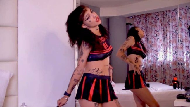 A Cheerfully Cute Cosplay Show From YasminStorm