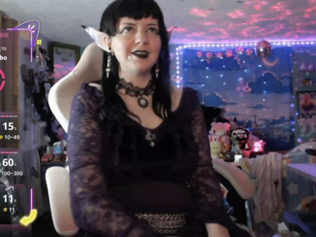 An Elvish NerdySuccubi
