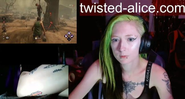 TwistedAliceW Escapes Danger In Dead By Daylight