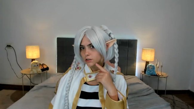 DellaRowe's Magical Frieren Cosplay Adventure