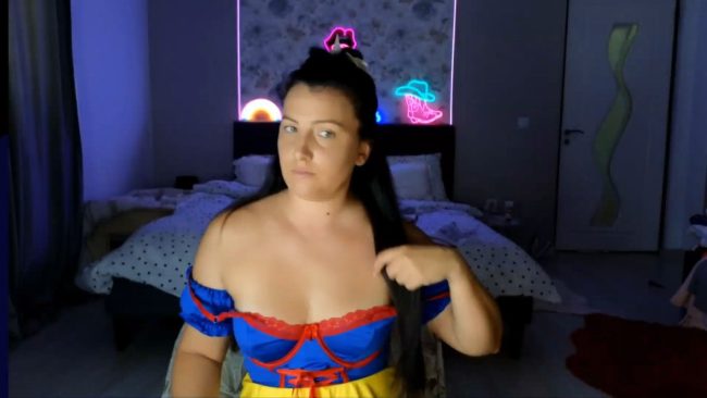 Mellisaangel Brings Her Snow White Fantasy To Life In Style
