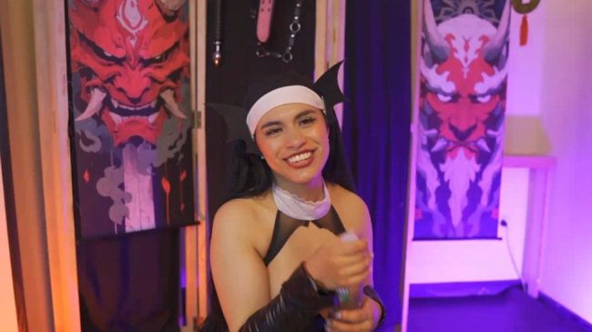 GreizSub Puts A Spooky Spin On Her Nun Cosplay