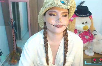 Maddy18_'s Cute Scarecrow Cosplay Show