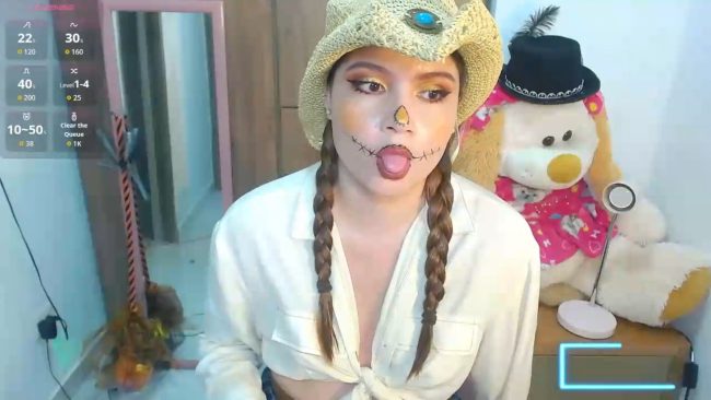 Maddy18_'s Cute Scarecrow Cosplay Show