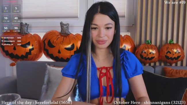 A Festive Jack-o'-lantern Show With Snow White Wel_cum