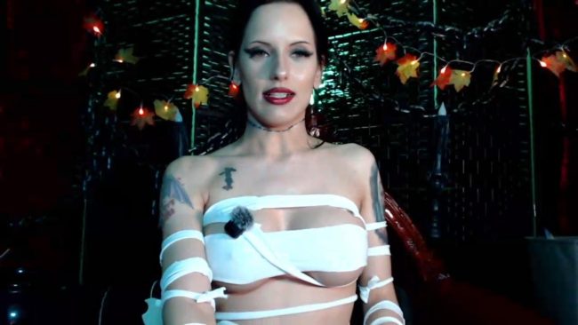 Sasha_Sin_ Is All Wrapped Up In Her Mummy Cosplay